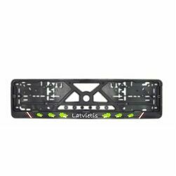 auto-numura-turetajs-melns-latvietis-ar-ozollapam