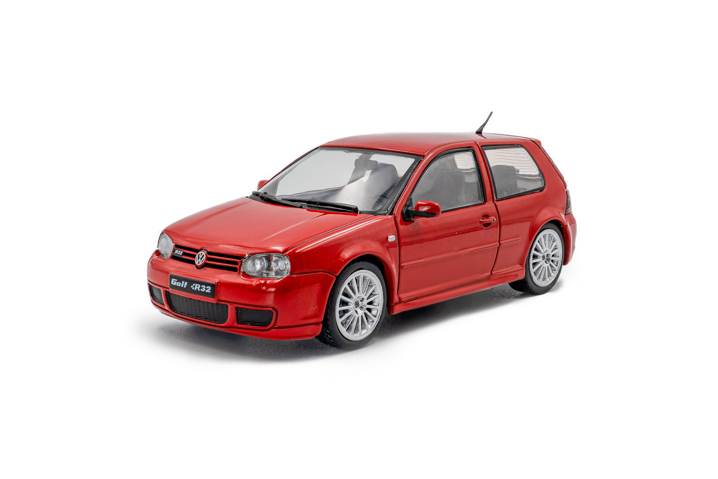 Modelīši - VW Golf IV R32